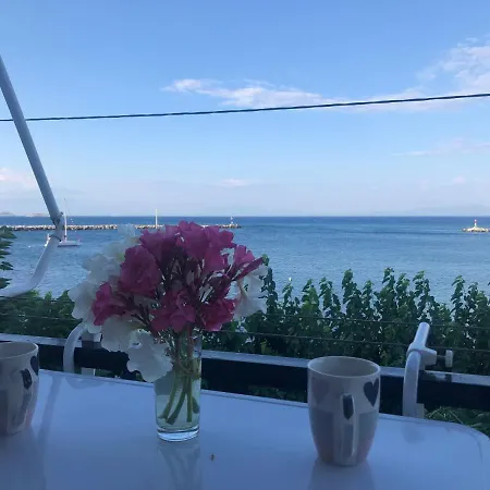 아파트 Jonny O, By The Sea *